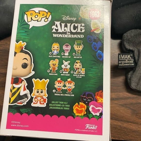 Alice in Wonderland 70th Anniversary Funko Pop! Queen of Hearts (w/ King) #1063 - Picture 4 of 9